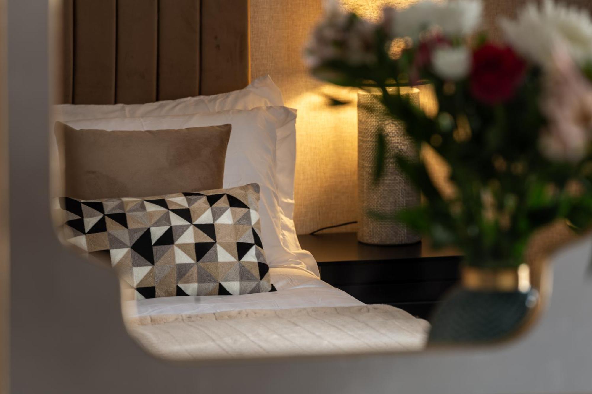 Crown Street Aparthotel ハリファックス エクステリア 写真